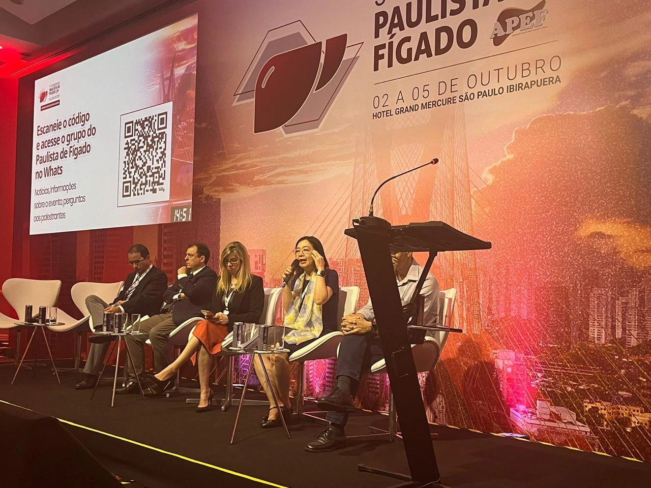 Dra. Marta Deguti como palestrante em atividade científica